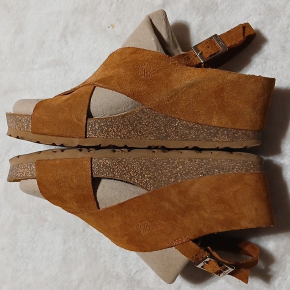 yokono Shoes - Yokono Mora Suede Cross-Strap Wedge Sandals Size 7.5
